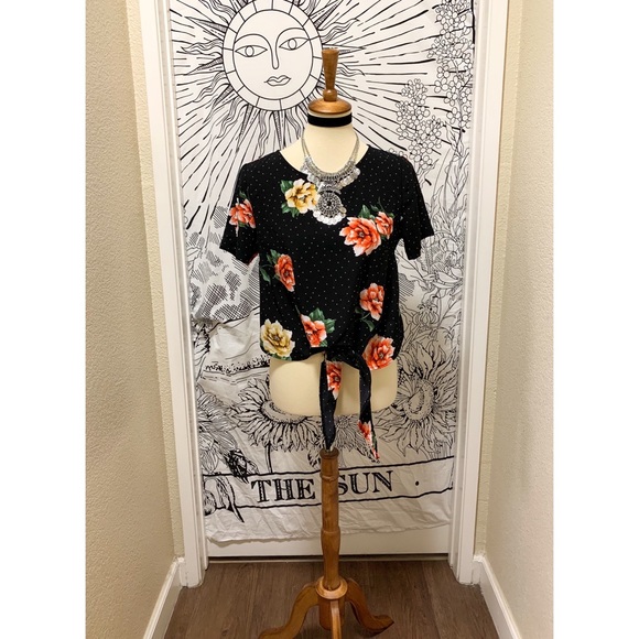 🌈 Amazing flower polka dot top - Picture 2 of 11